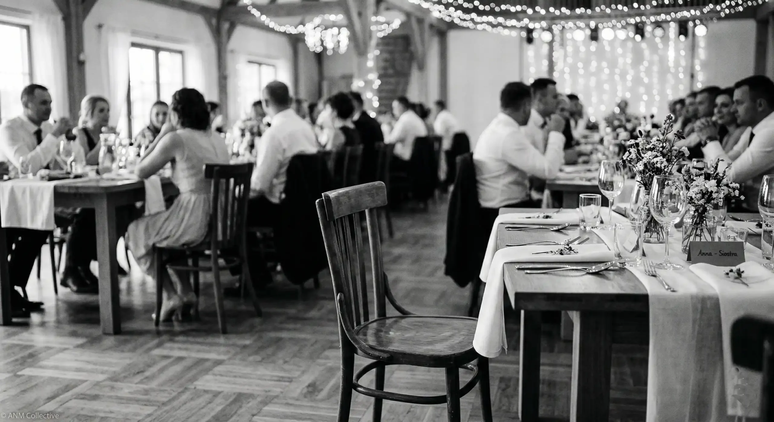 Puste krzesło na weselu fine art